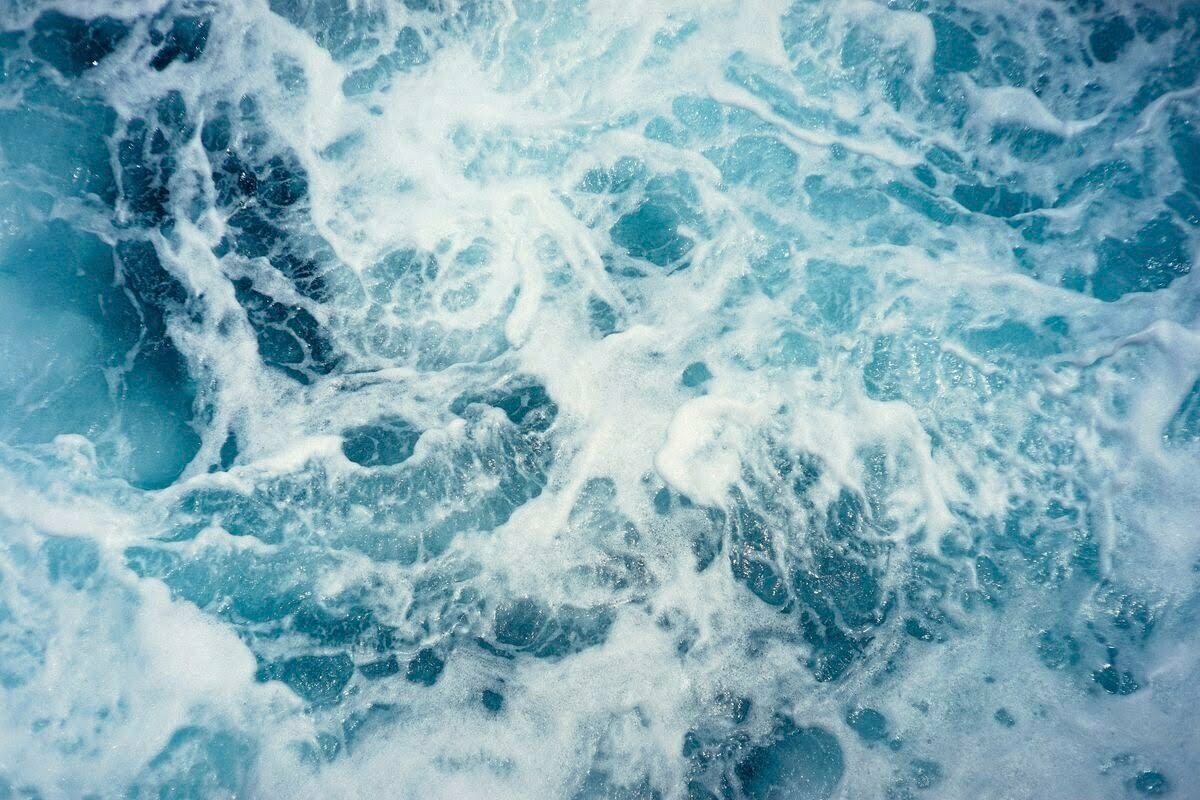 a picture of the ocean