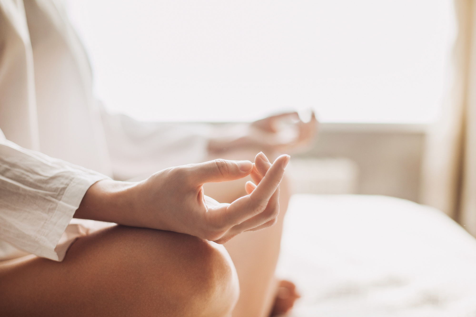 Relaxing without alcohol by meditating